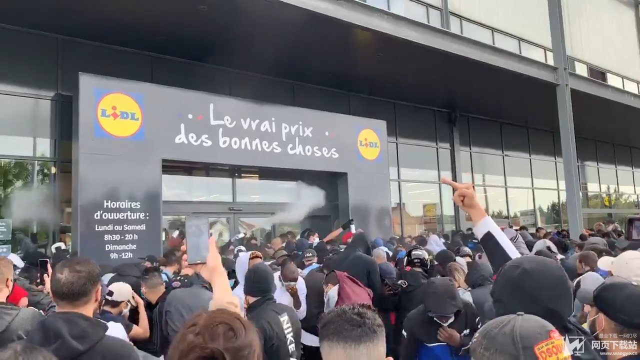 法国超市低价售卖PS4引哄抢 警察介入镇压
